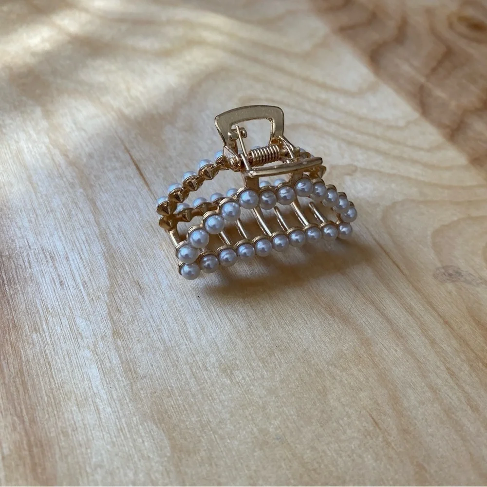 *2/$15* - Pearl Mini Clip